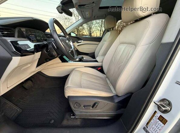WA1AAAGE8MB010286 2021 AUDI E-TRON White 