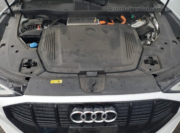 WA1AAAGE8MB010630 2021 AUDI E-TRON White Engine compartment view