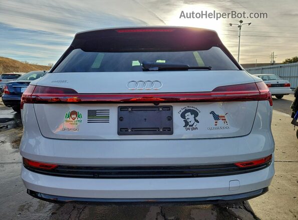 WA1AAAGEXMB021399 2021 AUDI E-TRON White Հետևի տեսք