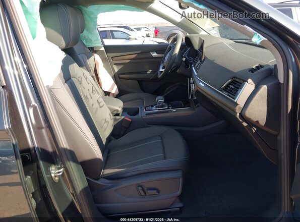 WA1ABAFY1S2053583 2025 AUDI Q5 Black Սալոնի դիմացի տեսք