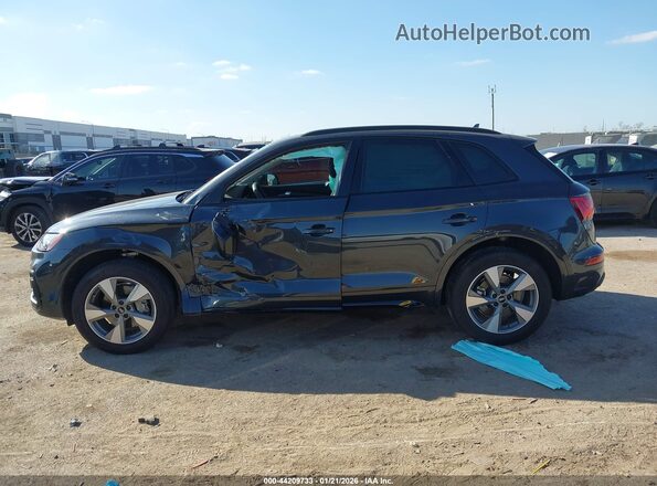 WA1ABAFY1S2053583 2025 AUDI Q5 Black Սալոնի 360 աստիճան տեսք