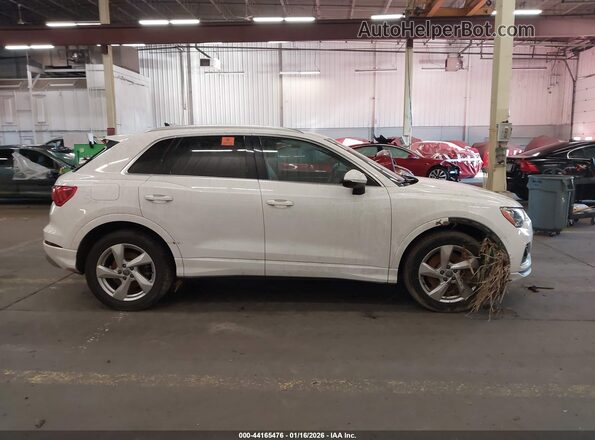 WA1AECF30L1054223 2020 AUDI Q3 White Widok wnętrza z tyłu