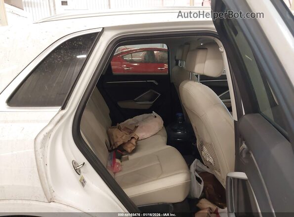 WA1AECF30L1054223 2020 AUDI Q3 White Widok naklejki z numerem VIN