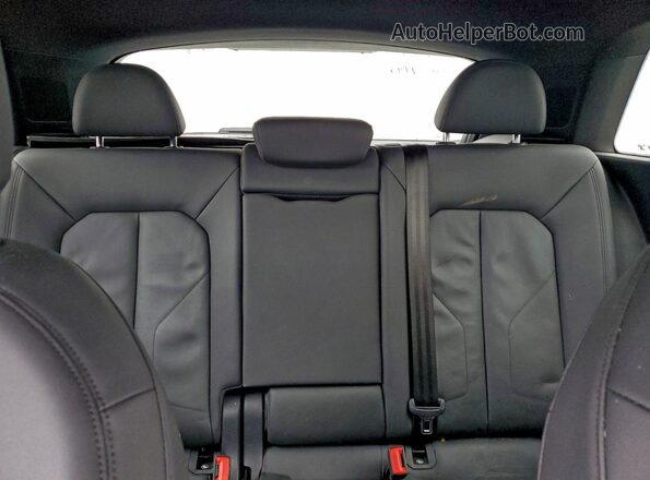 WA1AECF34K1075896 2019 AUDI Q3 Blue Вид задніх сидінь