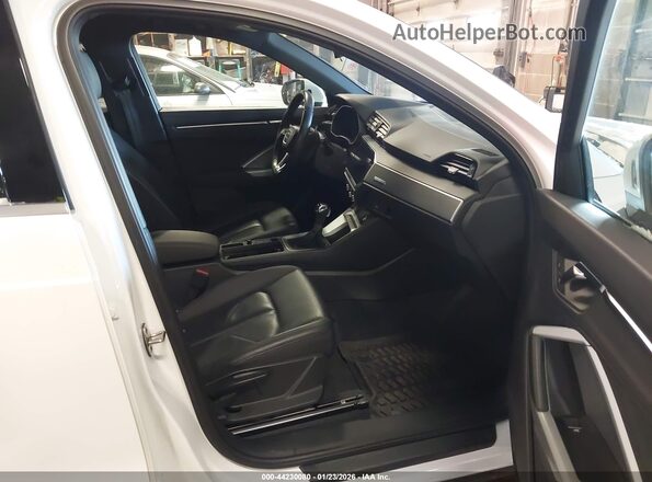 WA1AECF36K1068819 2019 AUDI Q3 White Սալոնի դիմացի տեսք