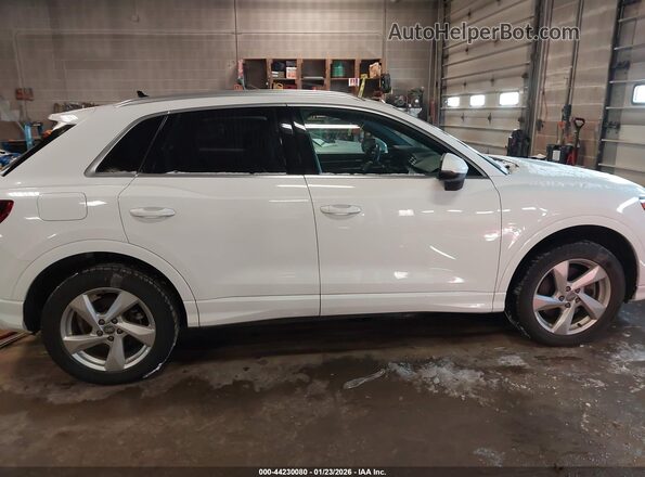 WA1AECF36K1068819 2019 AUDI Q3 White Սալոնի հետևի տեսք