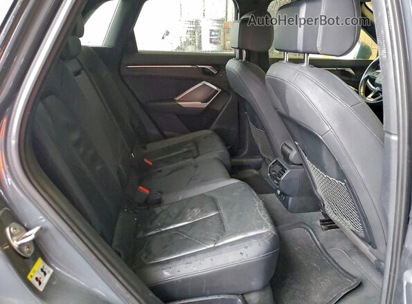 WA1AECF37K1077836 2019 AUDI Q3 Gray Widok wnętrza z tyłu