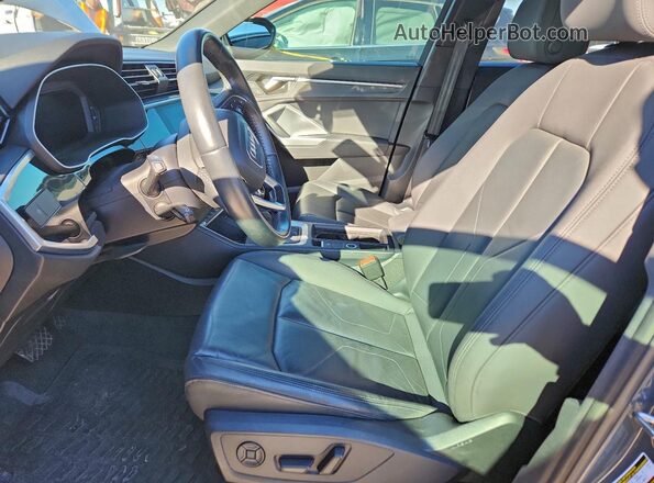 WA1AECF3XK1079774 2019 AUDI Q3 Gray Widok wnętrza z przodu