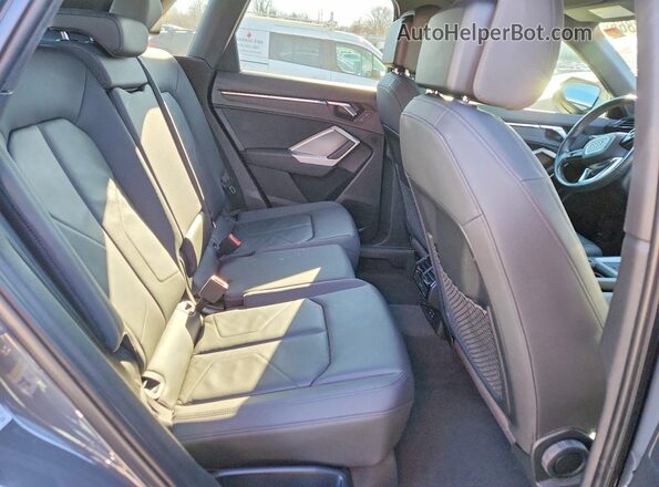 WA1AECF3XK1079774 2019 AUDI Q3 Gray Widok wnętrza z tyłu