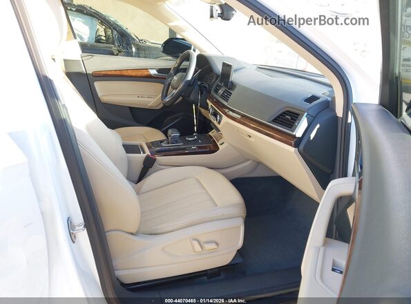 WA1ANAFY3L2115669 2020 AUDI Q5 White Widok wnętrza z przodu