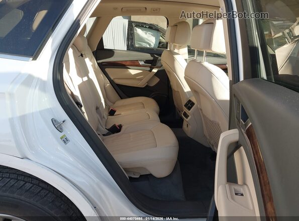 WA1ANAFY3L2115669 2020 AUDI Q5 White Widok naklejki z numerem VIN