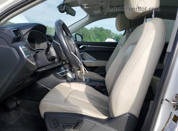 WA1AUCF37M1101140 2021 AUDI Q3 Белый Вид салона спереди