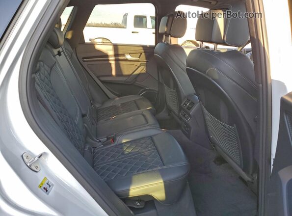 WA1B4AFY1P2034778 2023 AUDI SQ5 White Widok wnętrza z tyłu
