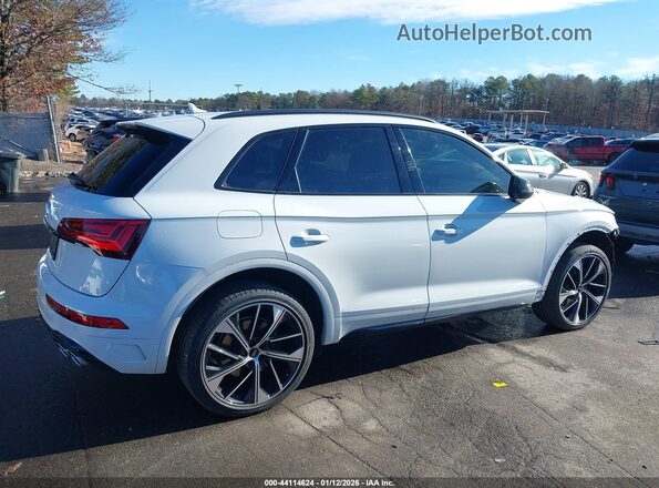 WA1B4AFY2R2042715 2024 AUDI SQ5 White 360 interior view