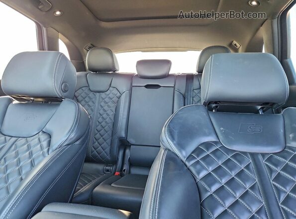 WA1B4AFY8M2024180 2021 AUDI SQ5 Gray Widok tylnych siedzeń