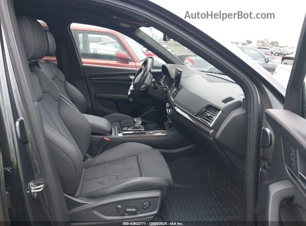 WA1B4AFY8N2088771 2022 AUDI SQ5 Gray Front interior view
