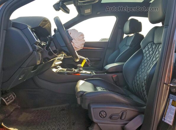 WA1B4AFY9R2095542 2024 AUDI SQ5 Gray Front interior view