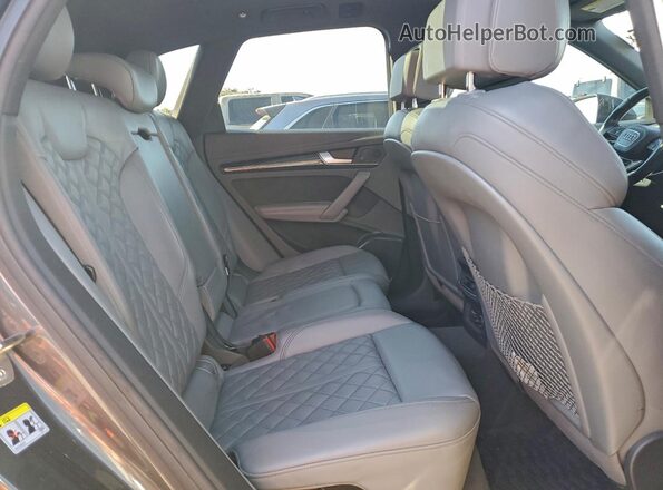 WA1B4AFYXL2081110 2020 AUDI SQ5 Gray Rear interior view