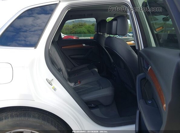 WA1BAAFYXM2019765 2021 AUDI Q5 White VIN sticker view