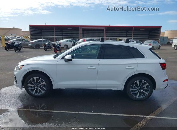 WA1BAAFYXM2019765 2021 AUDI Q5 White 360 interior view