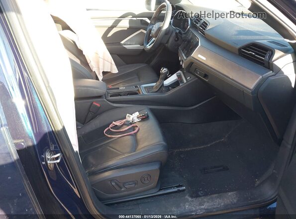 WA1BECF39K1066681 2019 AUDI Q3 Dark Blue Vista interior delantera