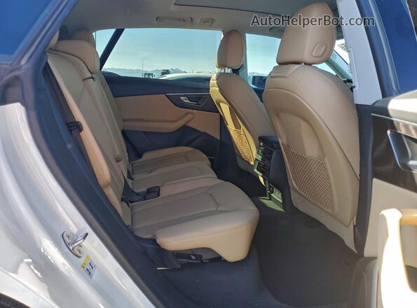 WA1BVBF10PD013401 2023 AUDI Q8 White Vista de los asientos traseros
