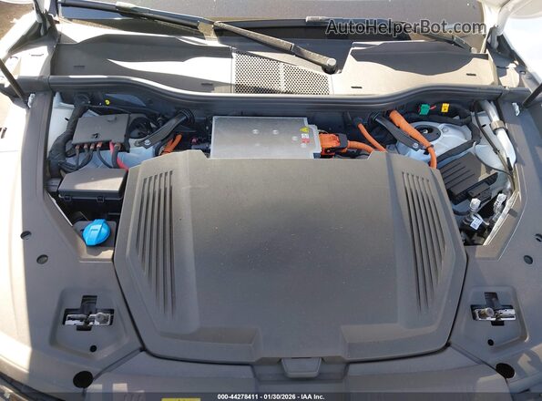 WA1CAAGE6RB024946 2024 AUDI Q8 E-TRON White უკანა ხედი