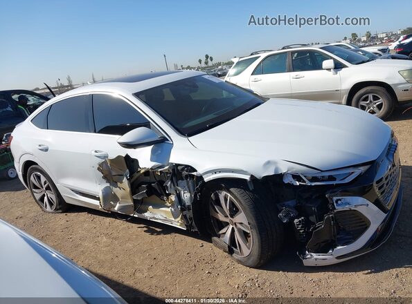 WA1CAAGE6RB024946 2024 AUDI Q8 E-TRON White უკანა სალონის ხედი