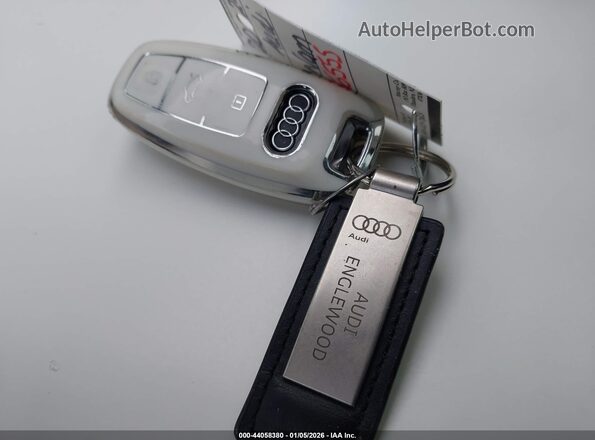 WA1CAAGE7RB039374 2024 AUDI Q8 E-TRON Blue Вид панелі приладів