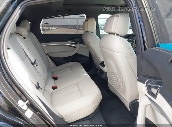 WA1DAAGE3RB042745 2024 AUDI Q8 E-TRON Black Вид наклейки з VIN-кодом