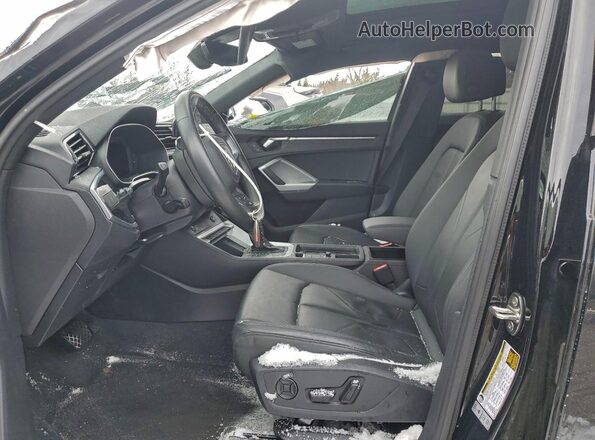 WA1DECF32P1062570 2023 AUDI Q3 Черный Вид салона спереди