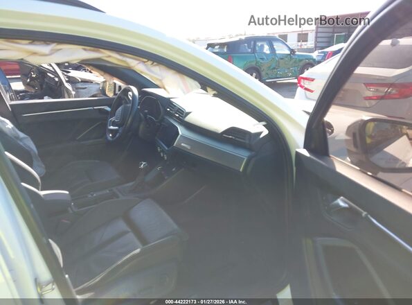 WA1DECF33M1082113 2021 AUDI Q3 White წინა სალონის ხედი
