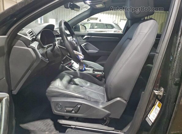 WA1DECF35K1082031 2019 AUDI Q3 Черный Вид салона спереди