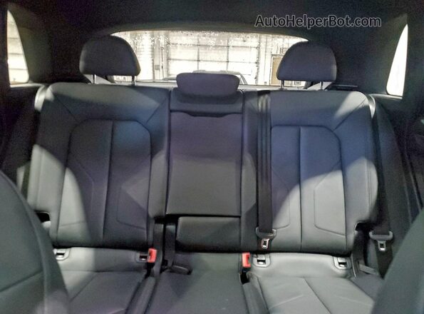 WA1DECF35K1082031 2019 AUDI Q3 Черный Вид задних сидений