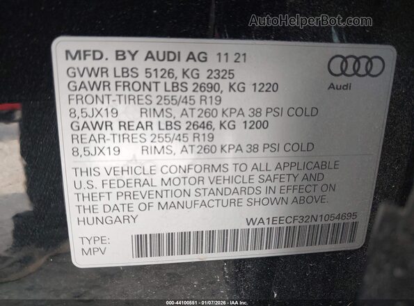WA1EECF32N1054695 2022 AUDI Q3 Black Vista del compartimento del motor