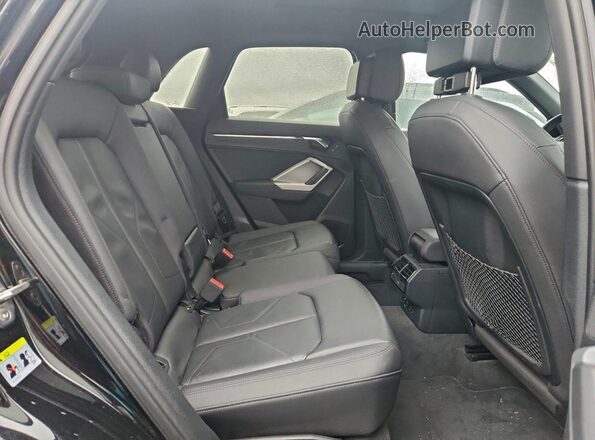 WA1EECF34K1082932 2019 AUDI Q3 Black Widok tylnych siedzeń