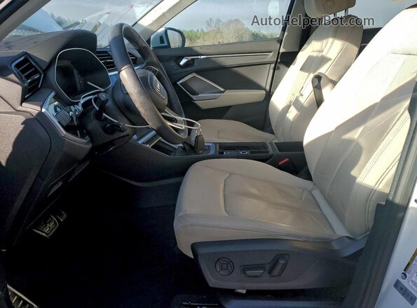 WA1EECF34L1041668 2020 AUDI Q3 White Vista interior delantera