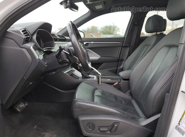 WA1EECF35N1057784 2022 AUDI Q3 White Вид салону спереду