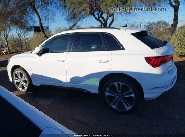 WA1EECF35N1130121 2022 AUDI Q3 White 360 interior view