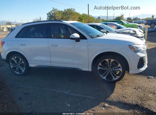 WA1EECF35N1130121 2022 AUDI Q3 White Rear interior view