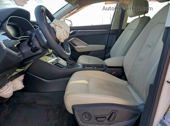WA1EECF35R1180202 2024 AUDI Q3 White წინა სალონის ხედი