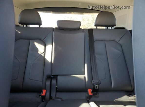 WA1EECF36K1068949 2019 AUDI Q3 Black Vista de los asientos traseros