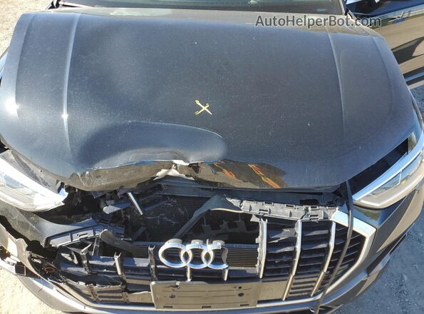 WA1EECF36K1068949 2019 AUDI Q3 Black Vista del compartimento del motor