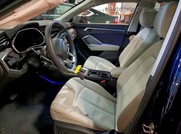 WA1EECF36S1079532 2025 AUDI Q3 Blue Front interior view