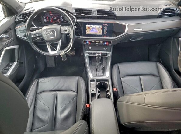 WA1EECF38K1072873 2019 AUDI Q3 Gray Vista del salpicadero