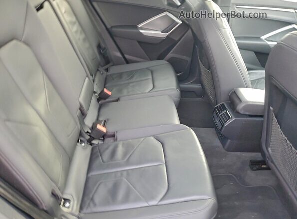 WA1EECF38K1072873 2019 AUDI Q3 Gray Vista interior trasera