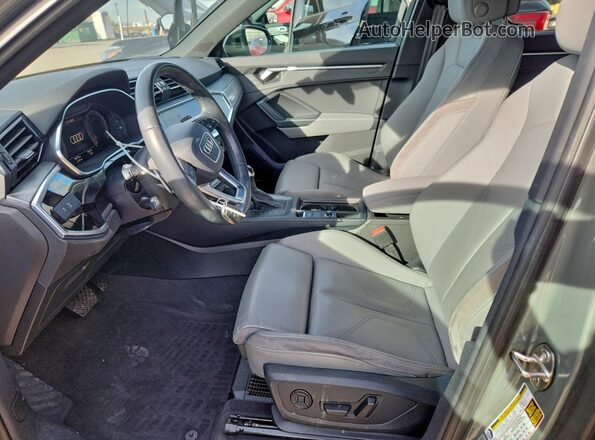 WA1EECF38P1042117 2023 AUDI Q3 Gray Widok wnętrza z przodu
