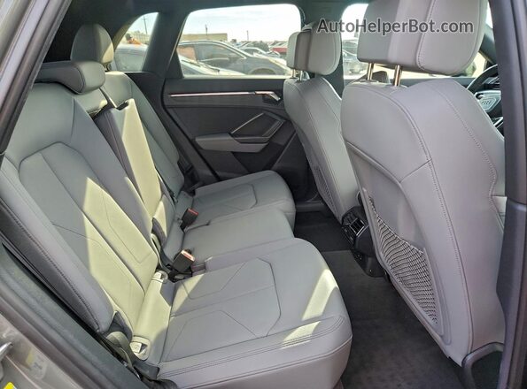 WA1EECF38P1042117 2023 AUDI Q3 Gray Widok wnętrza z tyłu