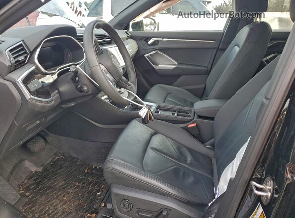 WA1EECF38R1168951 2024 AUDI Q3 Black Front interior view