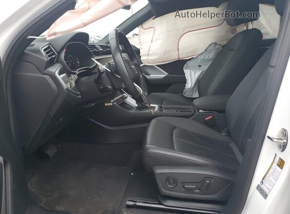 WA1EECF3XR1021563 2024 AUDI Q3 White Вид салону спереду